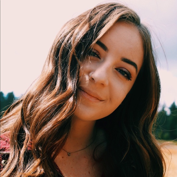 Meet your Posher, Ainsley - Picture 1 of 1